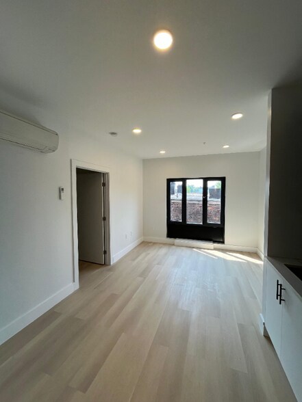 Building Photo - 316 Forrest St