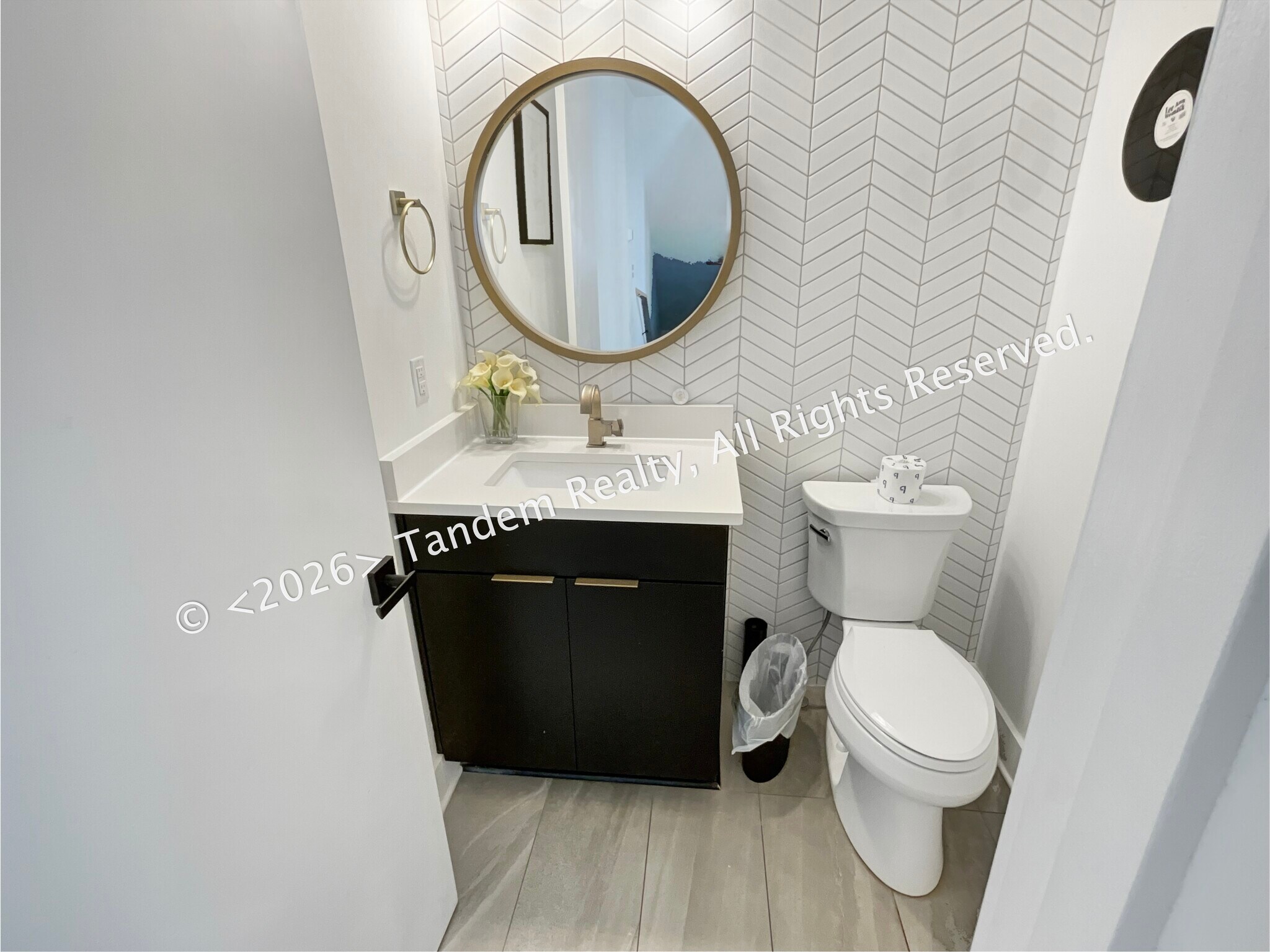 Building Photo - 2807 Delaware Ave