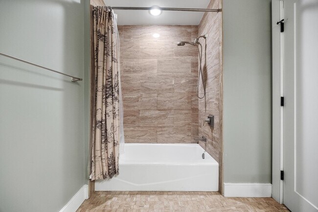 Building Photo - 28 Bright St