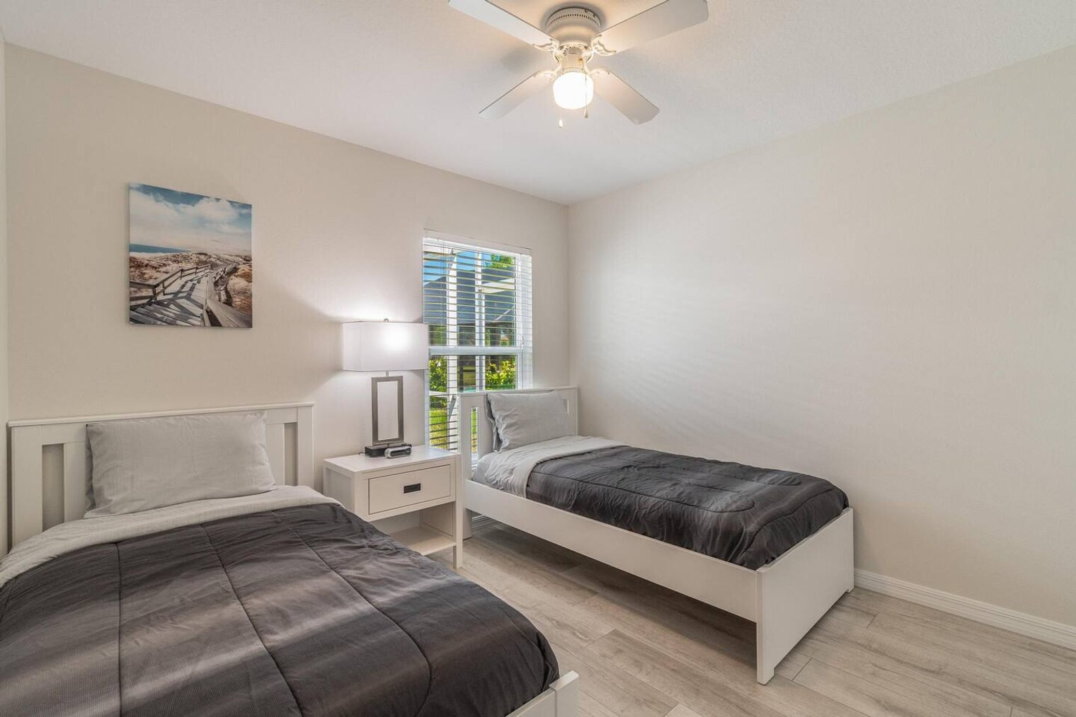 Building Photo - 4477 Sanibel Way