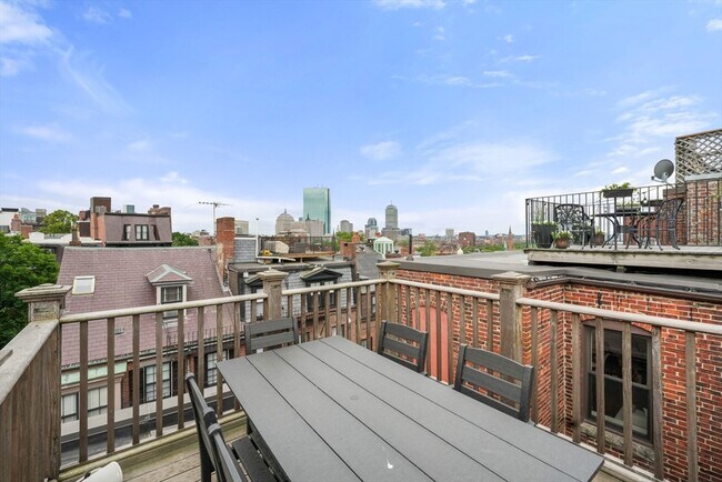 Building Photo - 102 Myrtle St