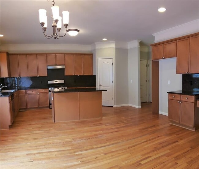 Building Photo - 211 Water Oak Pl