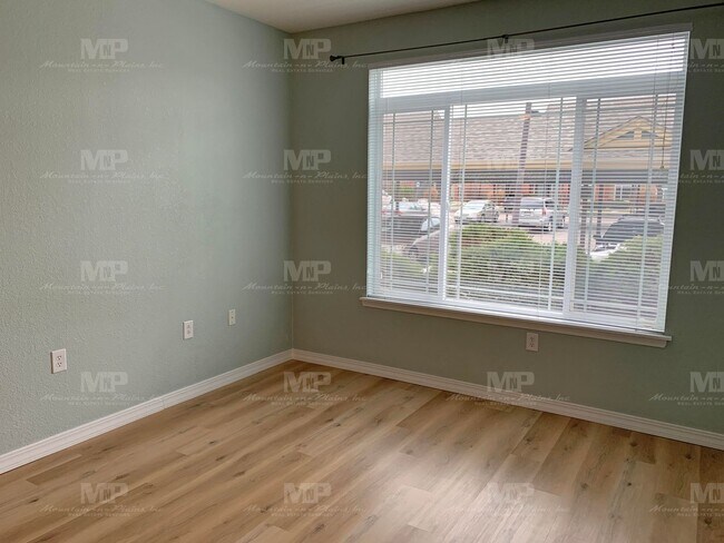 Building Photo - 2133 Krisron Rd