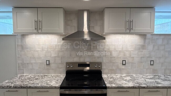 Building Photo - 240 Mcgregor Ave