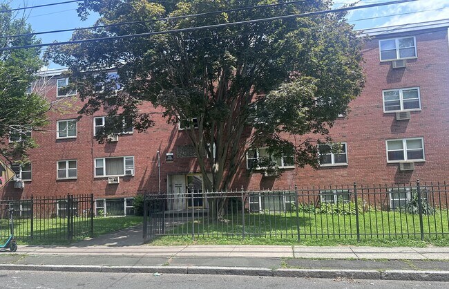Primary Photo - 256 S Marshall St