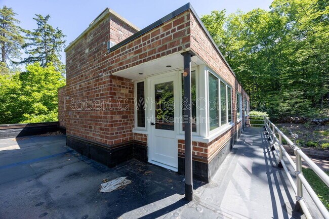 Building Photo - 205 Jinny Hill Rd