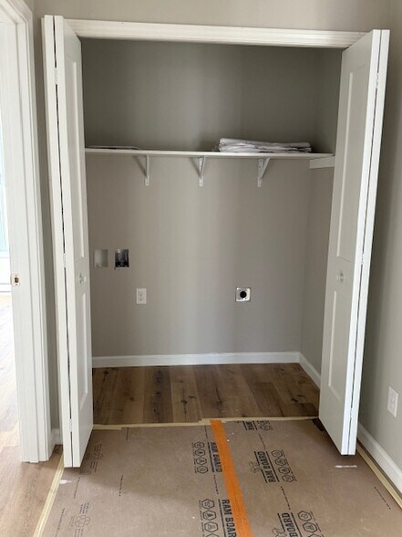 Building Photo - 1312 Grand St NE