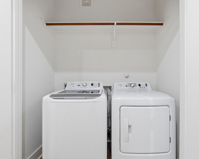 Building Photo - 8805 Parkway Dr