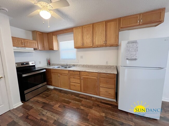 Kitchen - 103 Oglesby Ave