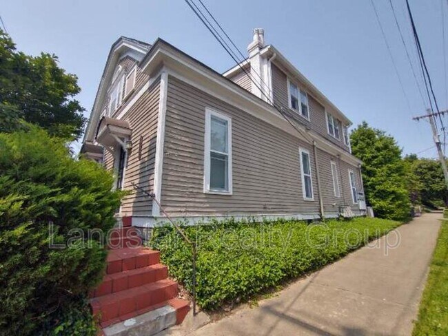 Building Photo - 2127 Grinstead Dr