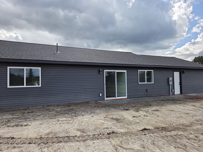 Building Photo - 105 8th St