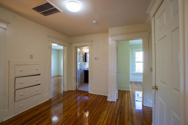 Building Photo - 614 Ackerman Ave