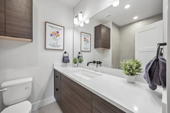 Building Photo - 303 Charlock St