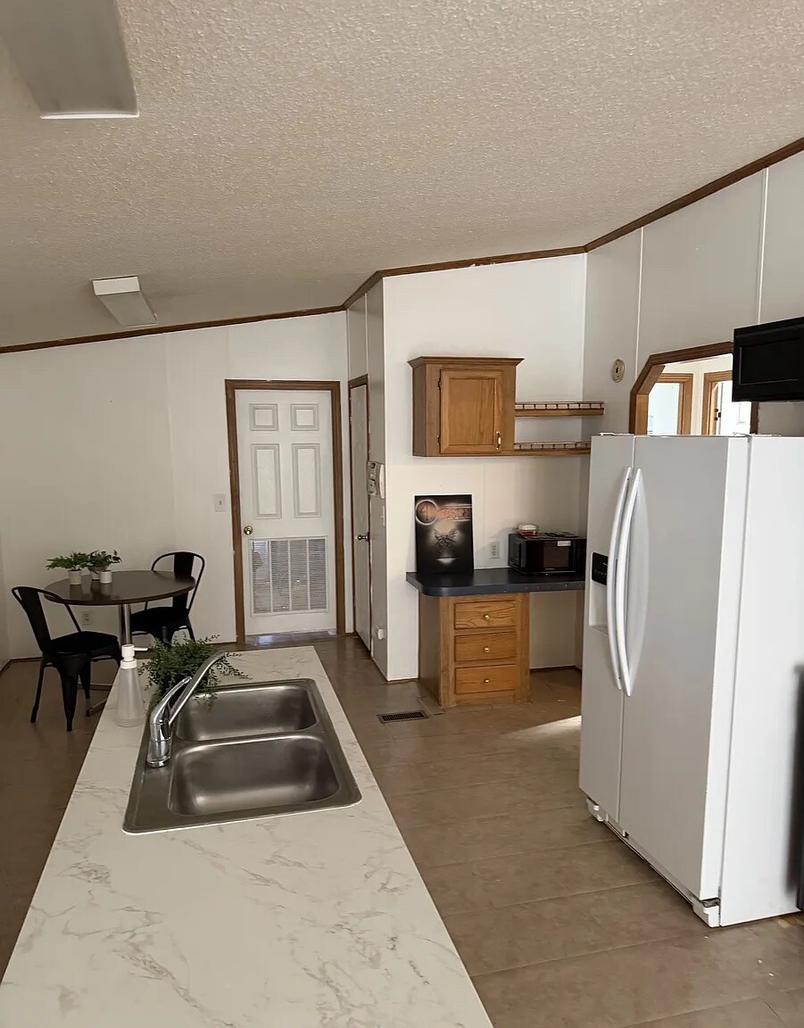 Building Photo - Room in Apartment on Bonita Verde Dr