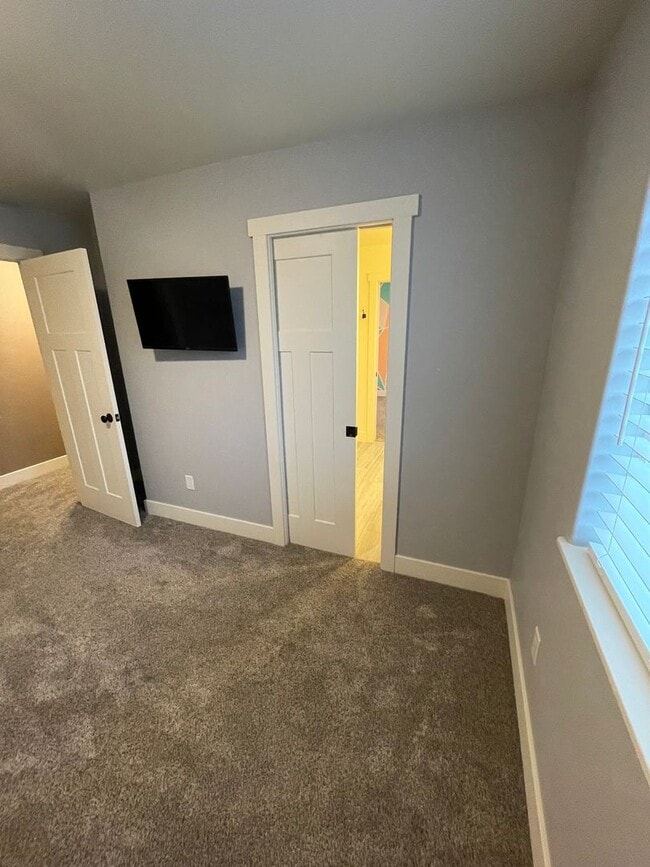 Building Photo - Beautiful Pet Friendly Home