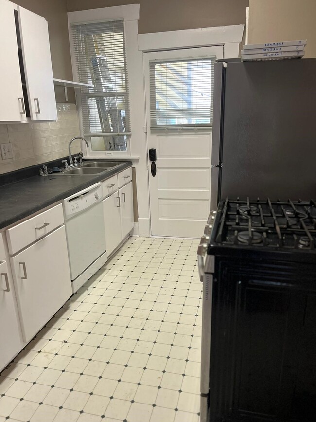 Building Photo - 2905 Albany St