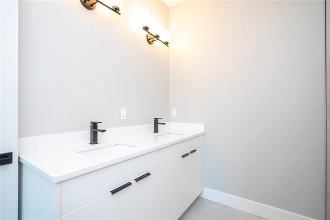 Building Photo - 70 McDill Dr