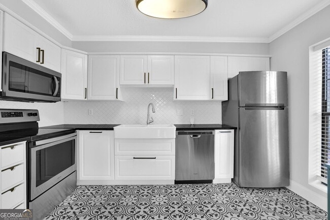 Building Photo - 1104 Pine Heights Dr NE