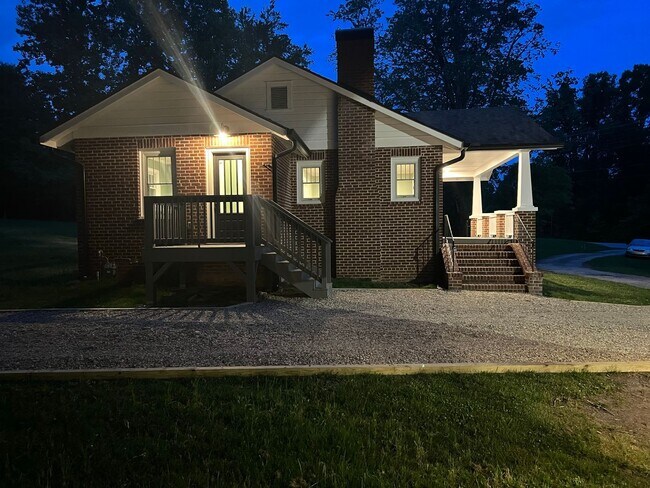 Building Photo - "Character Revived" Etowah Home and Guest House