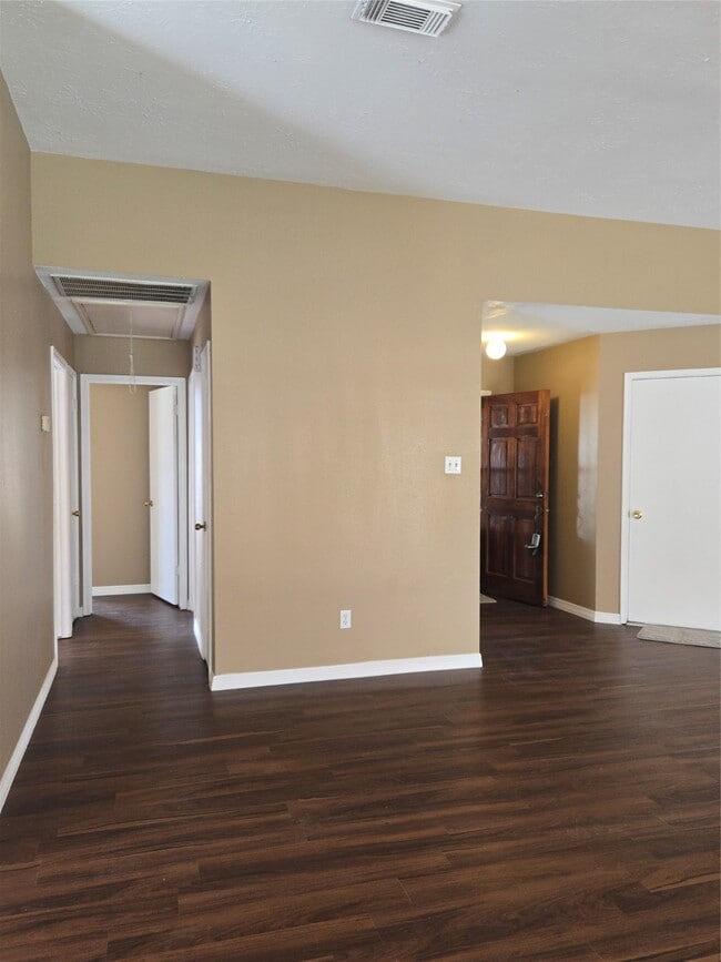 Building Photo - 2730 N Larkspur Cir