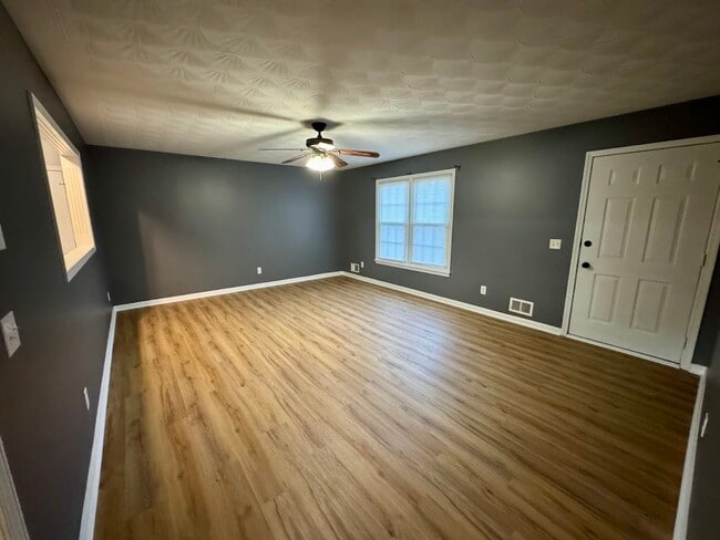 Building Photo - 113 Meadow Ln