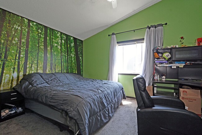 Building Photo - Spacious 4-Bedroom Gem in Buffalo with 3-C...