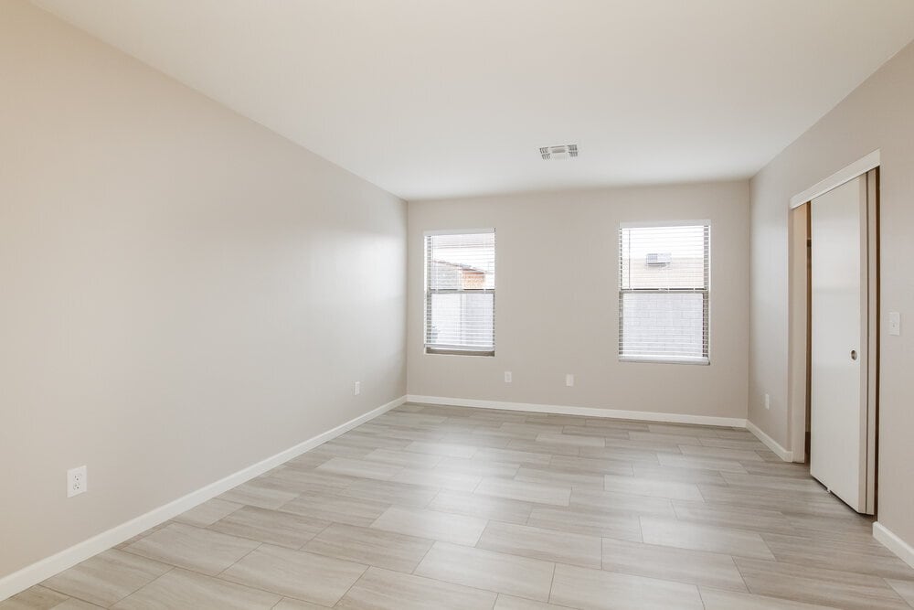 Building Photo - 11621 W Bloomfield Rd