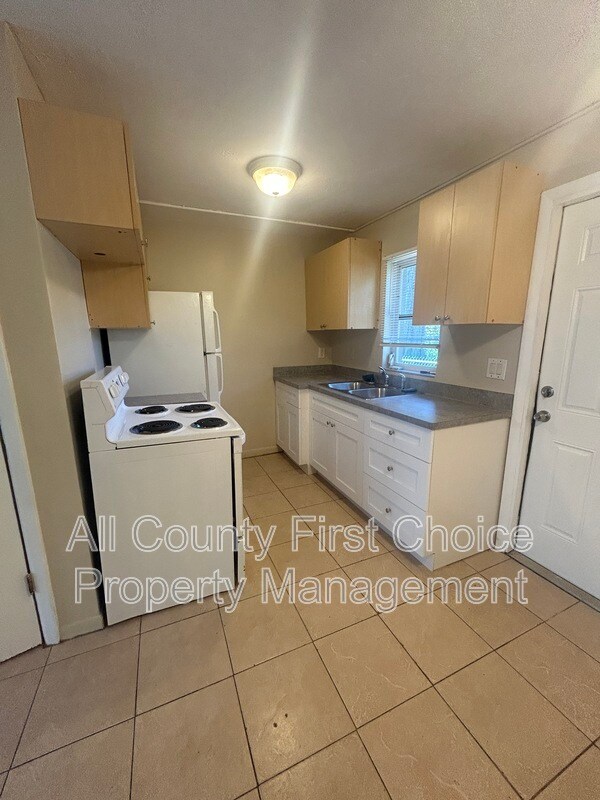 Building Photo - 1530 Carmel Ave