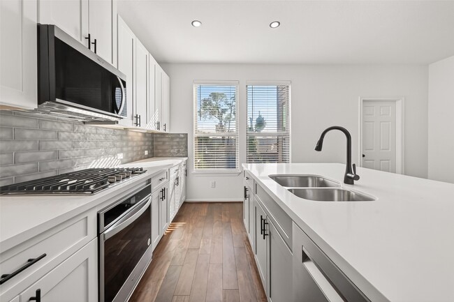 Building Photo - 10949 Cannes Memorial Dr