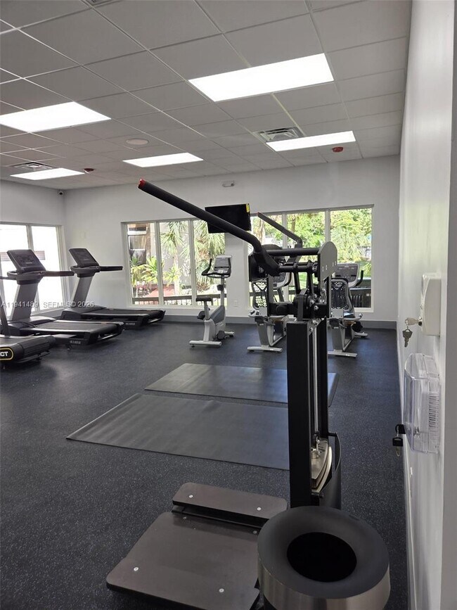 Building Photo - 16919 N Bay Rd