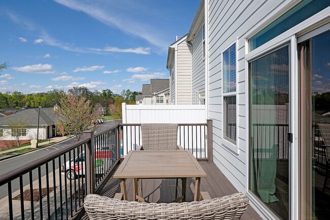 Building Photo - Pet-Friendly Townhome With Rooftop Terrace + Blue Ridge Mountain Views