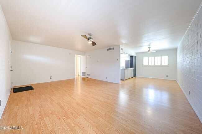 Building Photo - 6544 N 12th St