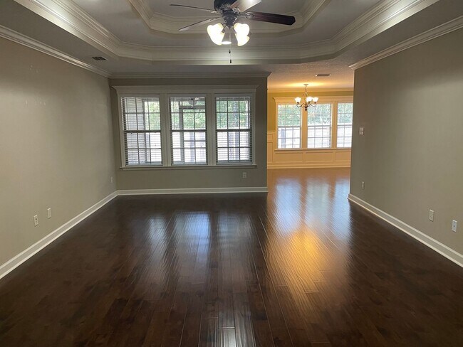 Building Photo - Check Out This 3BD/2B Home!!