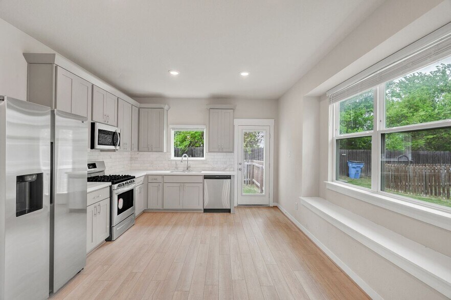 Building Photo - 17104 Crane Fly Dr