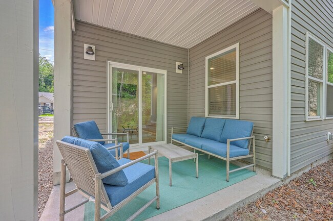 Building Photo - 5754 Pilgrim Ave