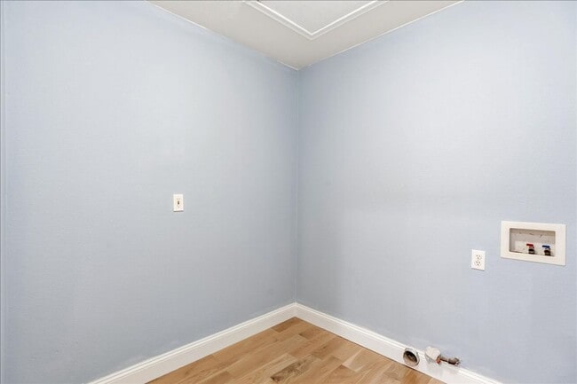 Building Photo - 70 Arches Cir