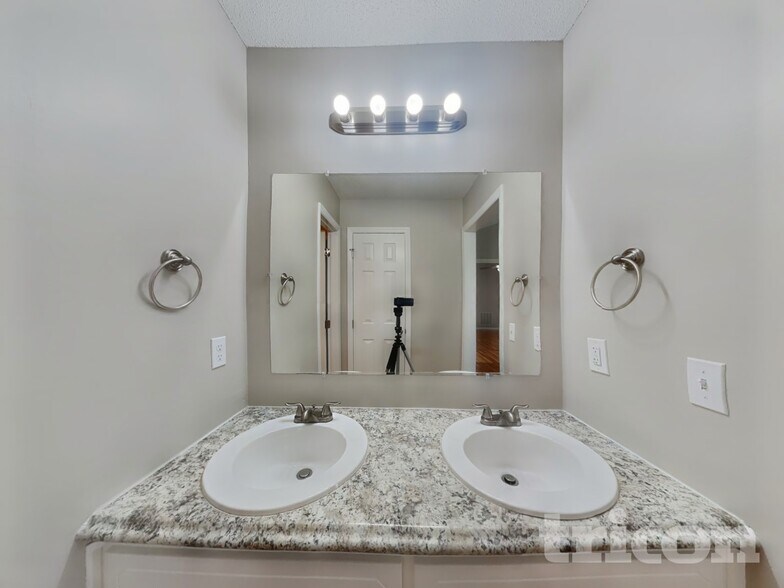 Building Photo - 109 Impressive Ln