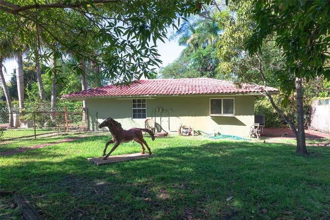 Building Photo - 271 NE 154th St