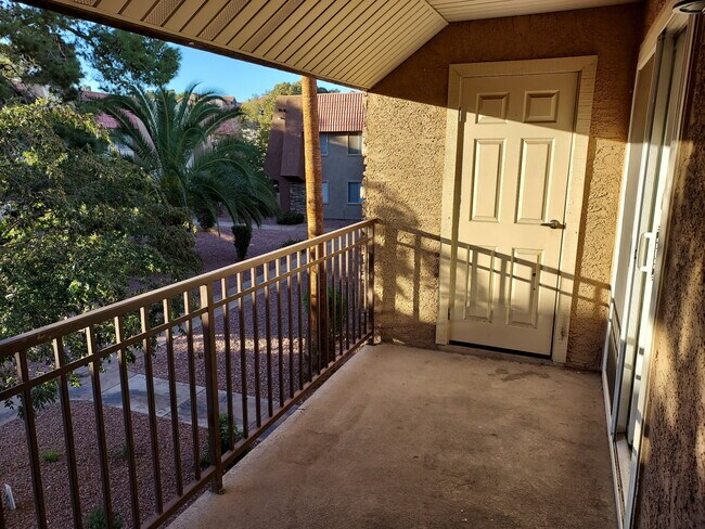 Building Photo - 4918 River Glen Dr