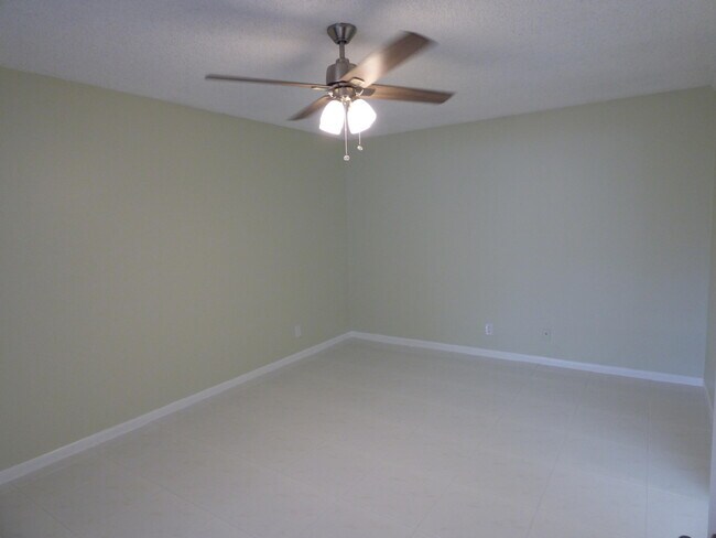 Building Photo - 729 NW 29th Avenue D Delray Beach Fl 33445