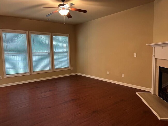 Building Photo - 5775 Weddington Dr