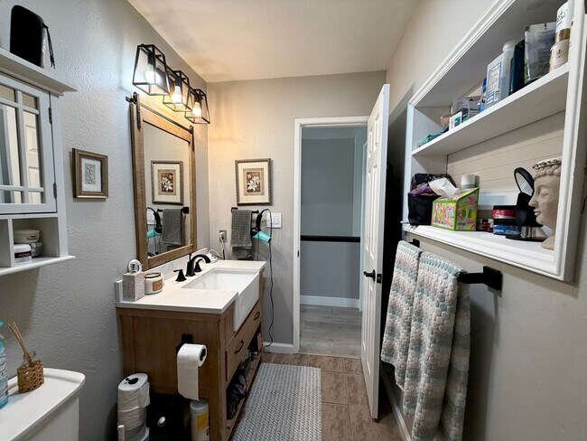 Building Photo - Furnished Malibu Condo Just Minutes from Pepperdine