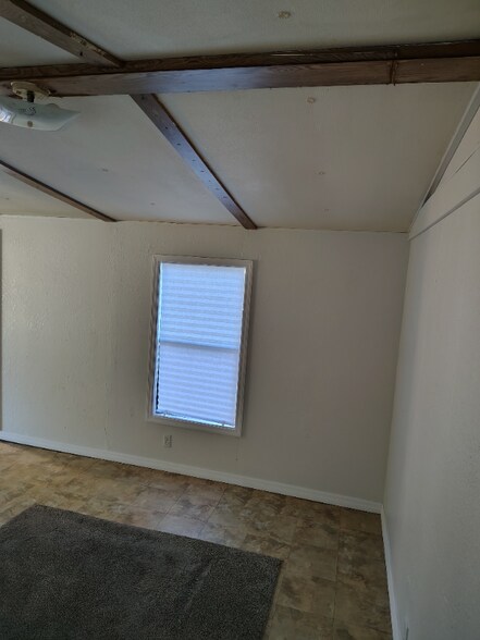 Building Photo - 120 SE Mink Gln