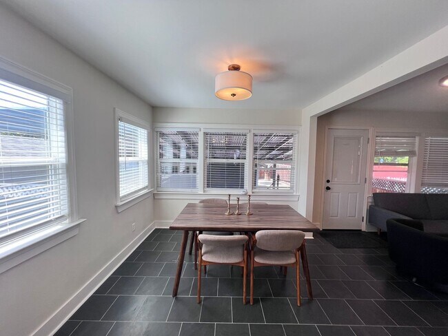 Building Photo - Fully Updated Home in San Leandro Available for Rent!!