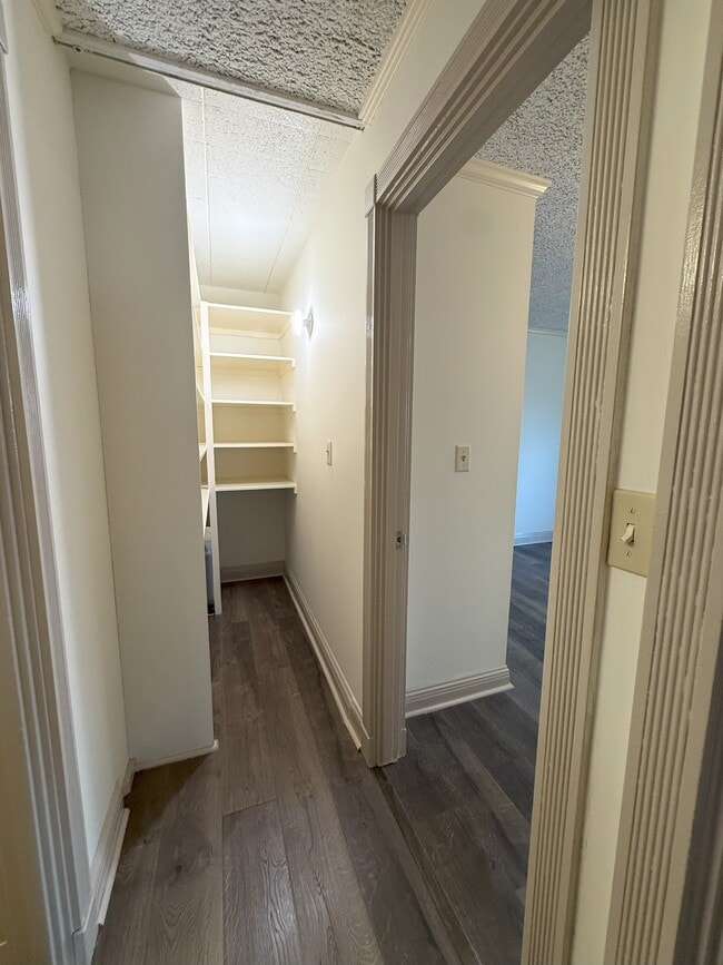 Building Photo - 813 E Kingsley St