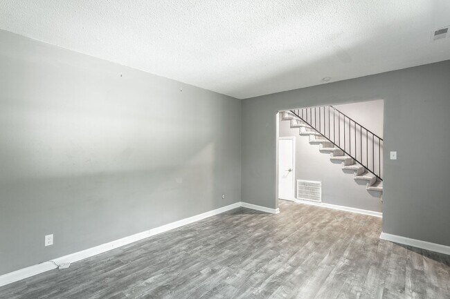 Building Photo - 508 Ely Rd