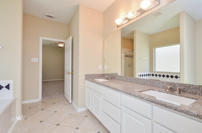 Building Photo - 18514 Alemarble Oak St