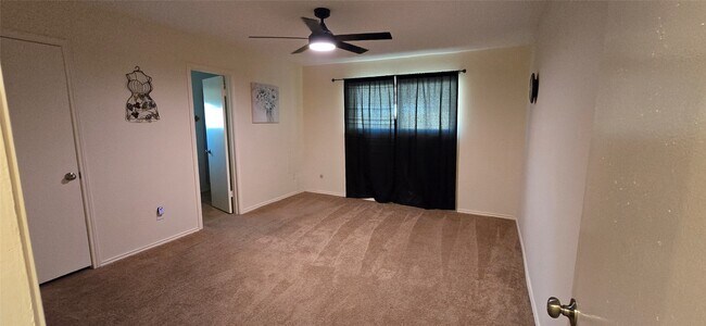 Building Photo - 6910 Krause Dr