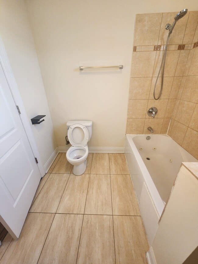 Building Photo - 5014 N Harding Ave