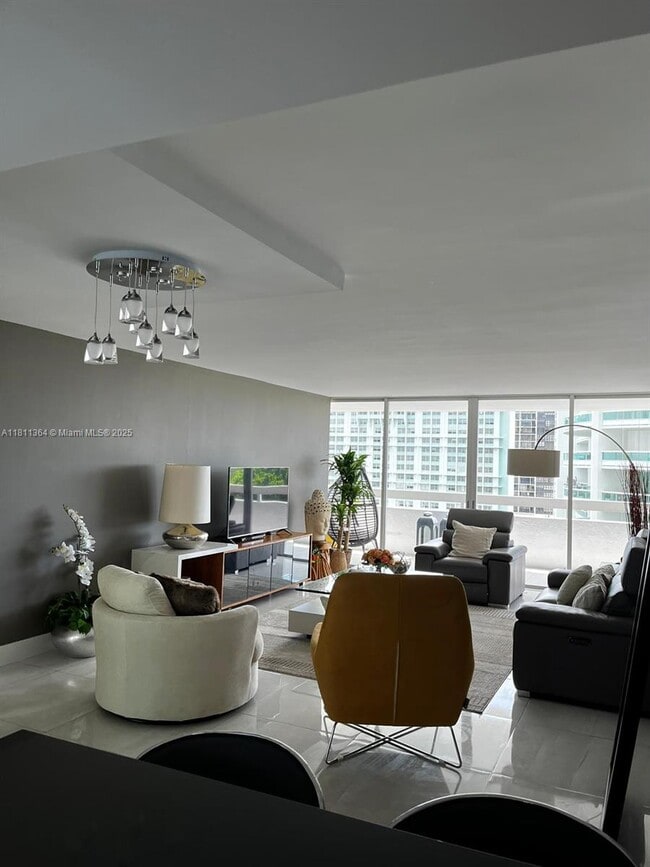 Building Photo - 1627 Brickell Ave